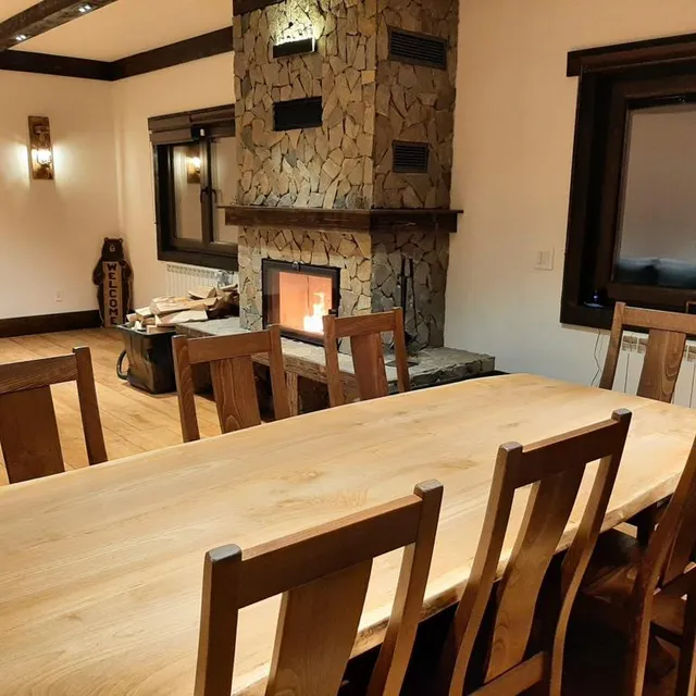 Scaune Cristin din lemn masiv — vedere din lateral