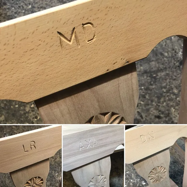 Masa si scaune sculptate din lemn masiv — vedere de ansamblu