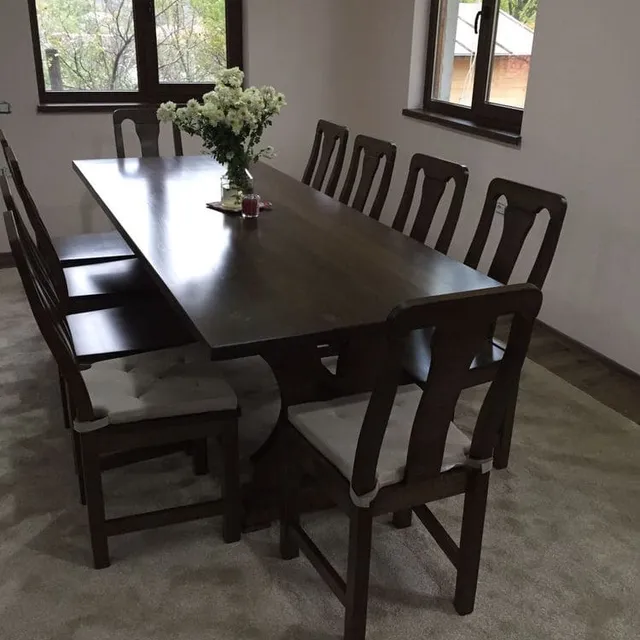 Living modern cu masa si scaune din lemn masiv