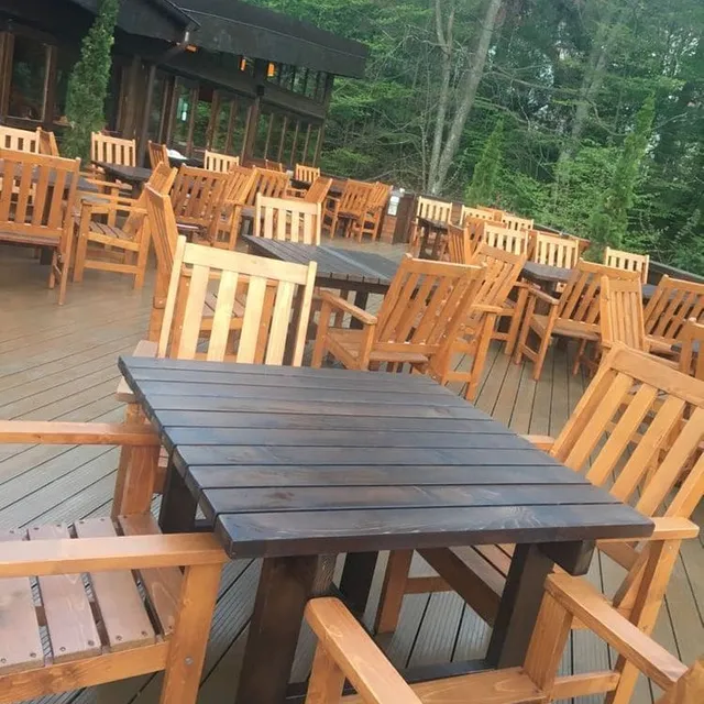Mese din lemn masiv Kuib Restaurant Sinaia — detaliu blat