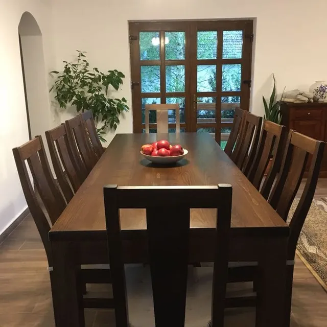 Masa living moderna din lemn masiv — vedere de ansamblu